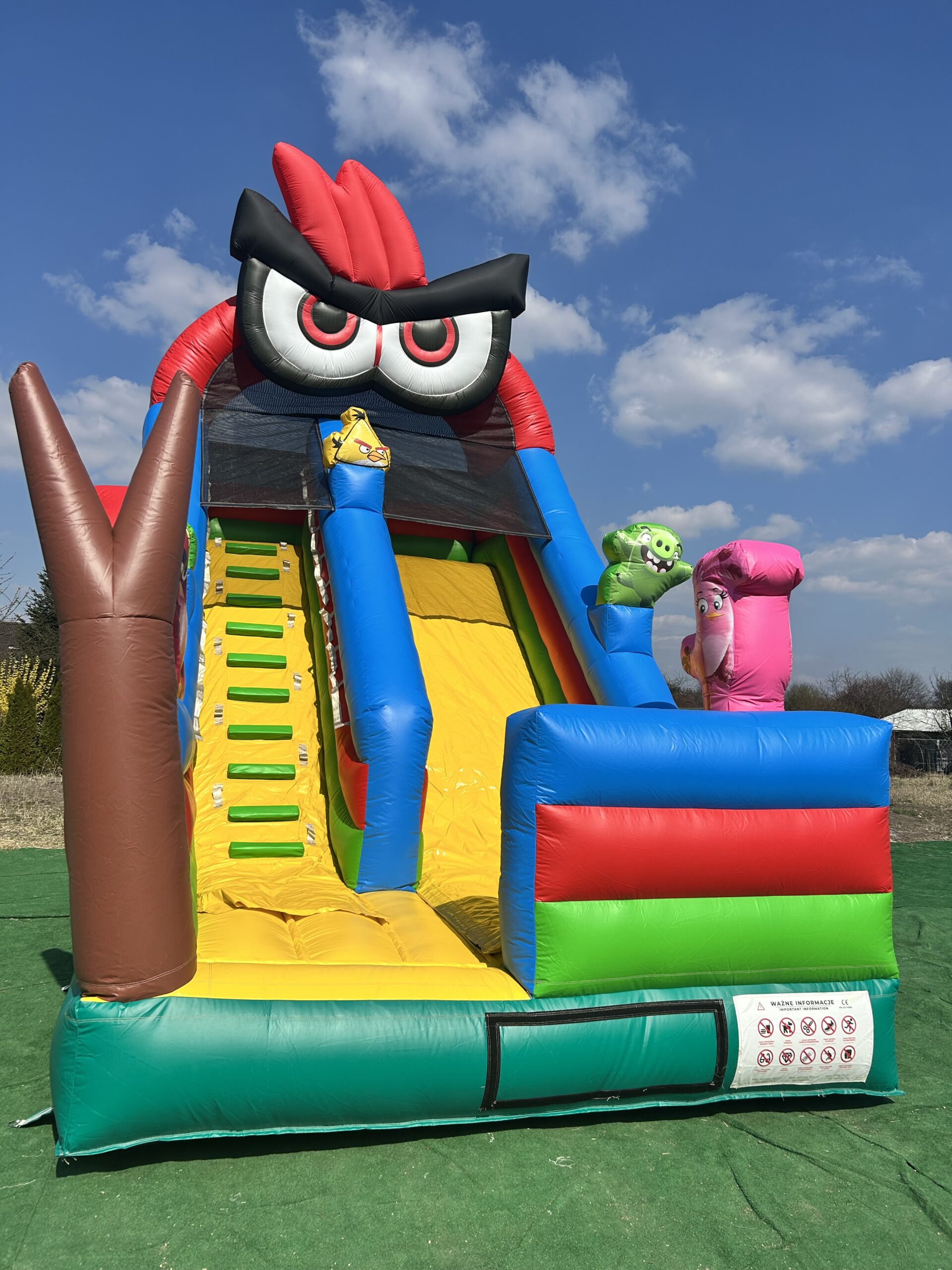 Angry birds liukumäki edestä